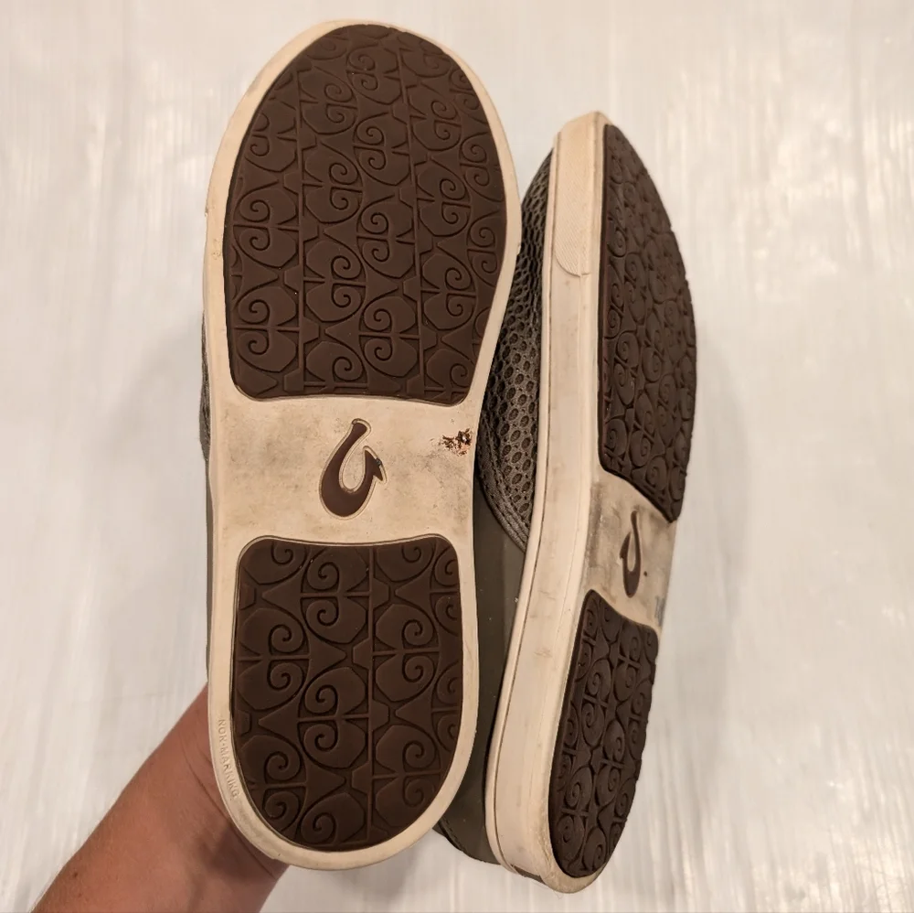 OLUKAI Pehuea tan green slip-on sneakers loafers size 8.5